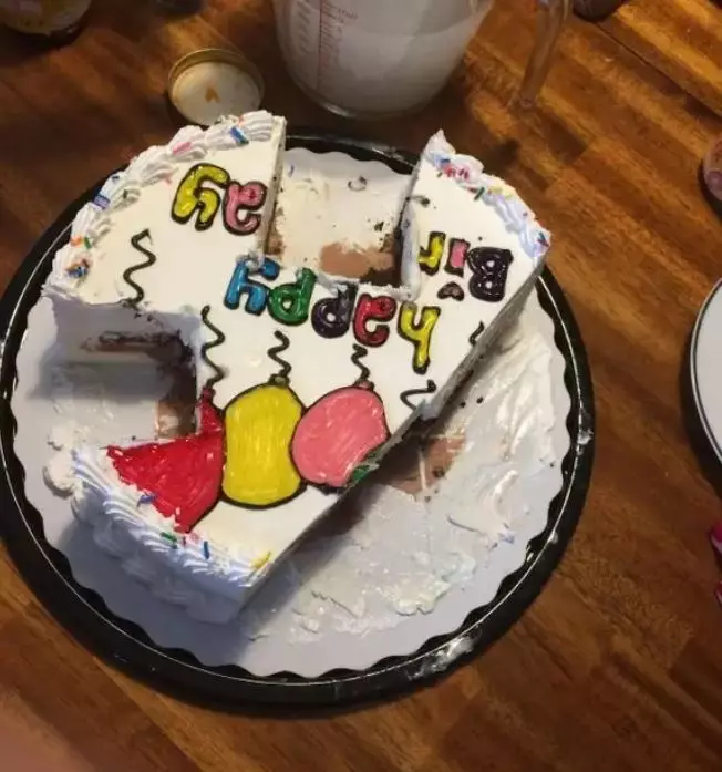 bikin perfeksionis geregetan melihat potongan kue ini © 2021 berbagai sumber