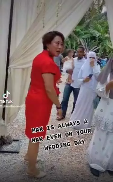 Perempuan dimarahin emak di acara resepsi pernikahan Instagram