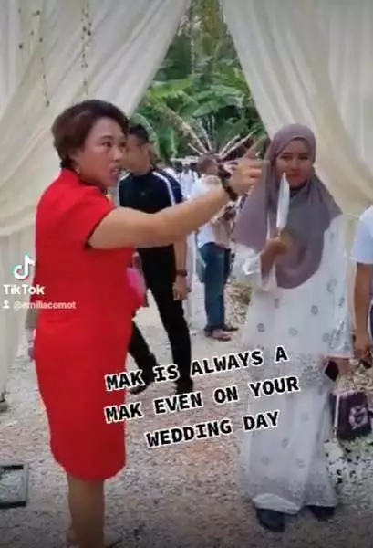 Perempuan dimarahin emak di acara resepsi pernikahan Instagram