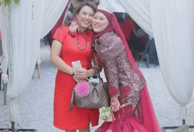 Perempuan dimarahin emak di acara resepsi pernikahan Instagram