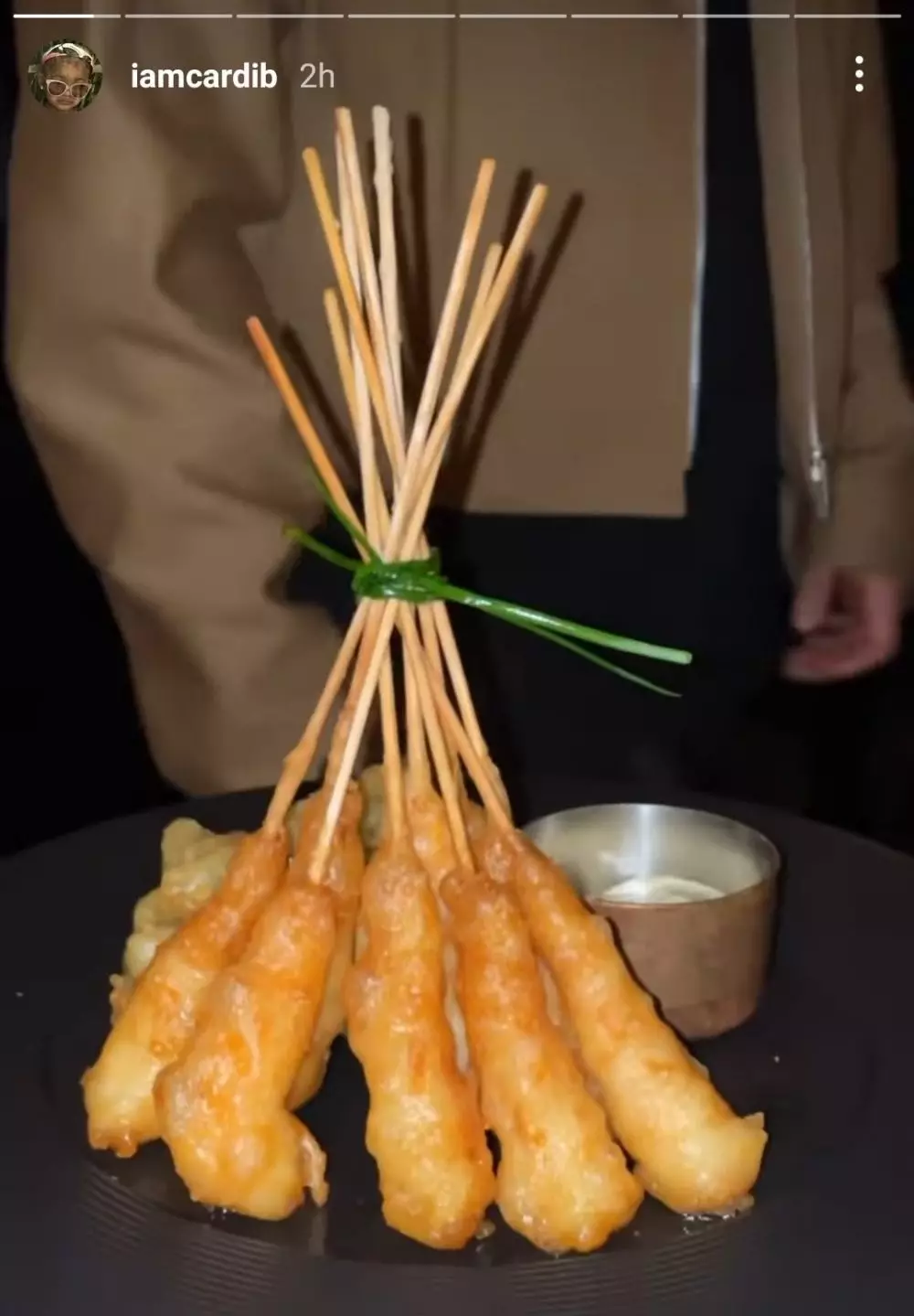 Cardi B makan sempol © 2021 brilio.net Cardi B makan sempol © 2021 brilio.net