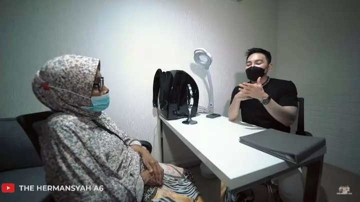 ashanty ajak seorang nenek perawatan wajah © YouTube ashanty ajak seorang nenek perawatan wajah © YouTube