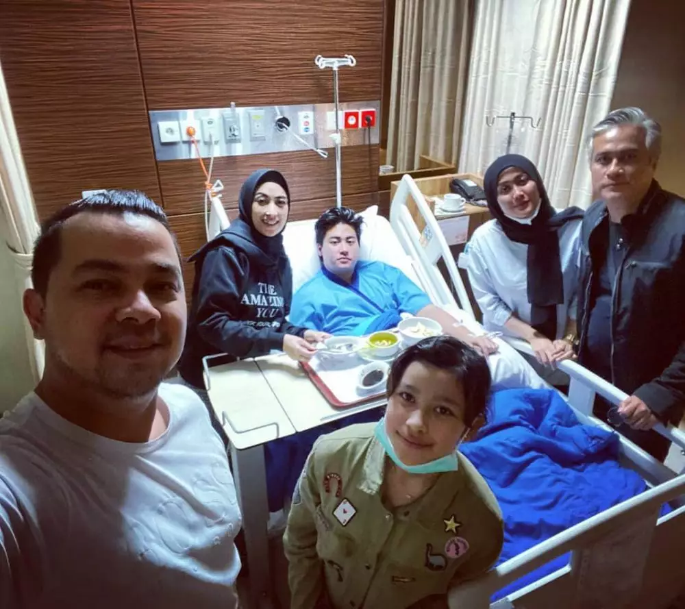 momen kompak annisa trihapsari dan mantan suami © instagram