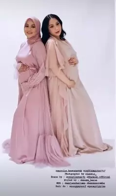 Momen pemotretan Nagita, Paula, Aurel, dan Lesty © berbagai sumber