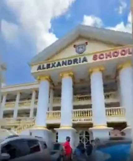 Penampakan SMA Alexandria © berbagai sumber Penampakan SMA Alexandria © berbagai sumber