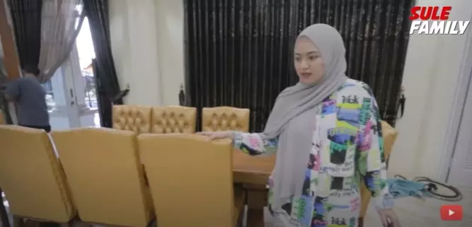 potret dapur Nathalie Holscher sebelum dan sesudah renovasi © YouTube/Sule Family