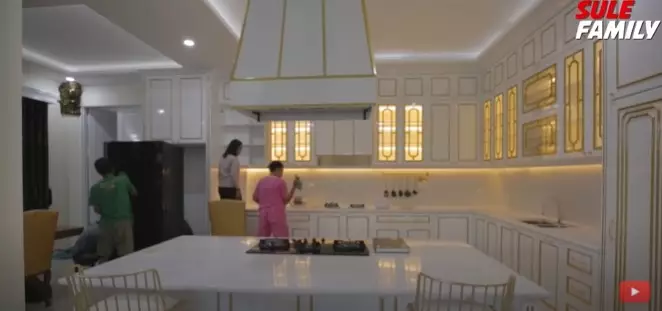 potret dapur Nathalie Holscher sebelum dan sesudah renovasi © YouTube/Sule Family
