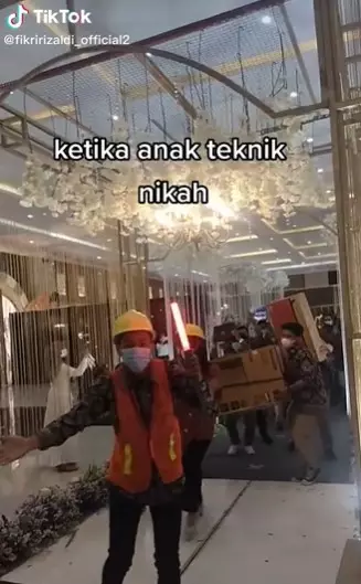 Anak teknik gelar resepsi nikah © 2021 TikTok