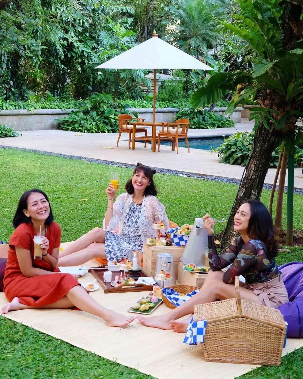 Cara Nadine Chandrawinata pilih outfit hamil © 2021 Instagram