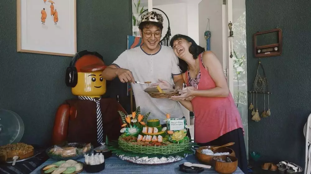 Cara Nadine Chandrawinata pilih outfit hamil © 2021 Instagram