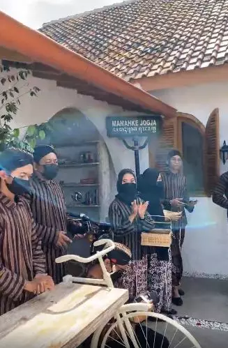 ulang tahun hanung bramantyo © instagram ulang tahun hanung bramantyo © instagram