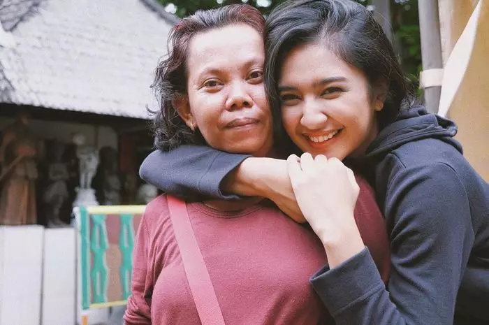 kedekatan penyanyi dan art © berbagai sumber