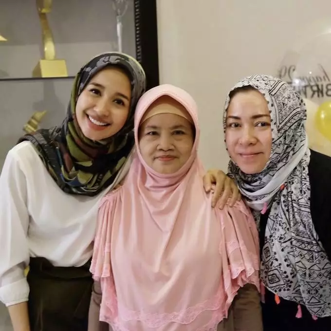 kedekatan penyanyi dan art © berbagai sumber