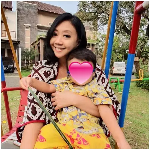 Seleb dampingi kesembuhan anak © Istimewa