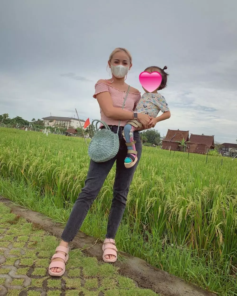 Seleb dampingi kesembuhan anak © Istimewa