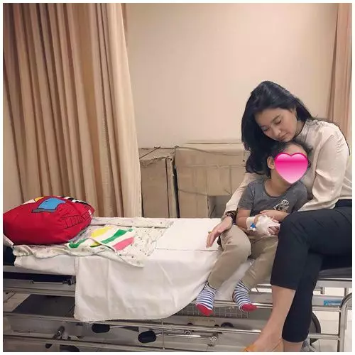 Seleb dampingi kesembuhan anak © Istimewa