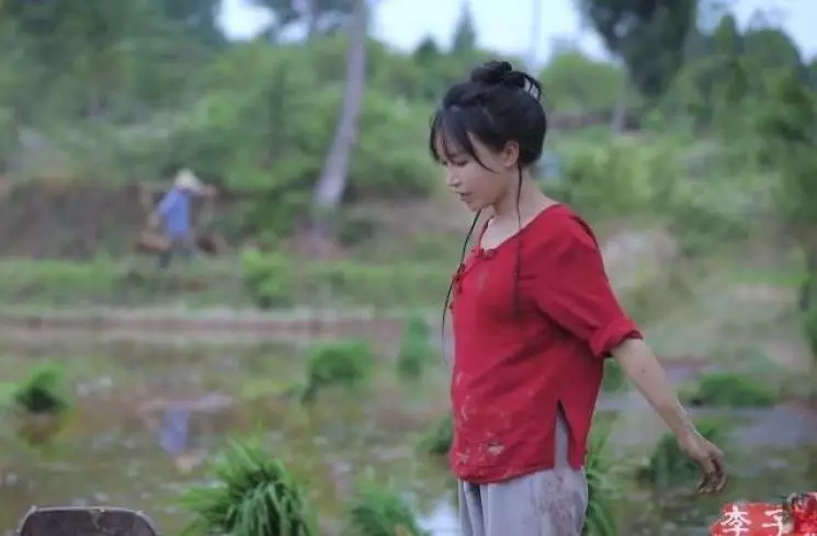 Potret Li Ziqi Berbagai sumber 