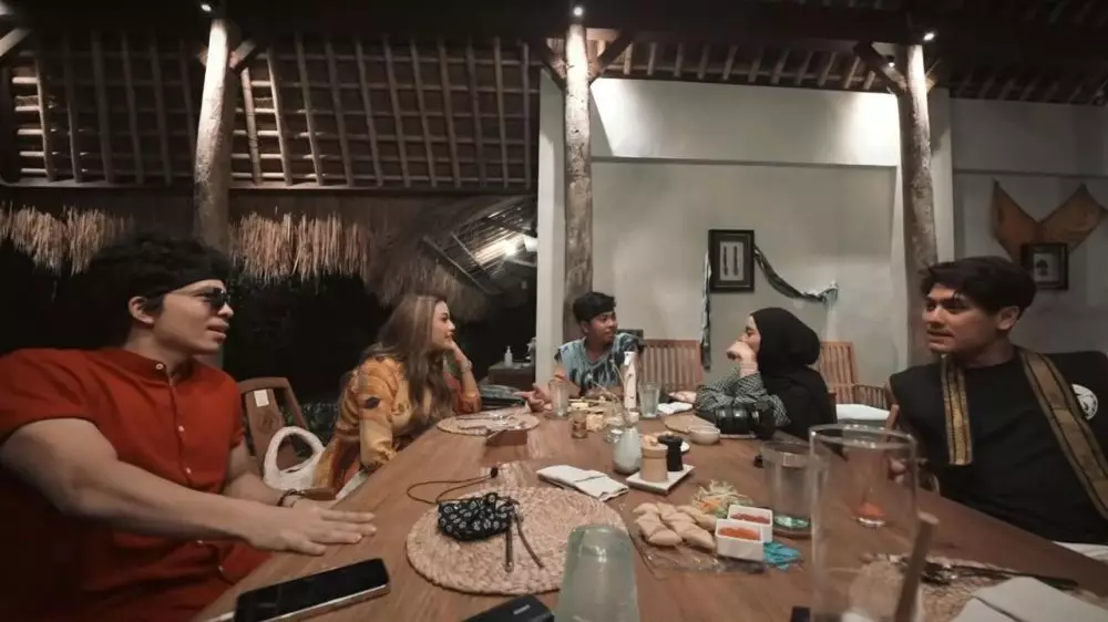 potret kedekatan lesty dan aurel hermansyah © berbagai sumber potret kedekatan lesty dan aurel hermansyah © berbagai sumber