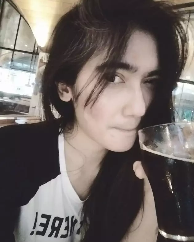7 Kontroversi Revi Mariska Instagram 7 Kontroversi Revi Mariska Instagram