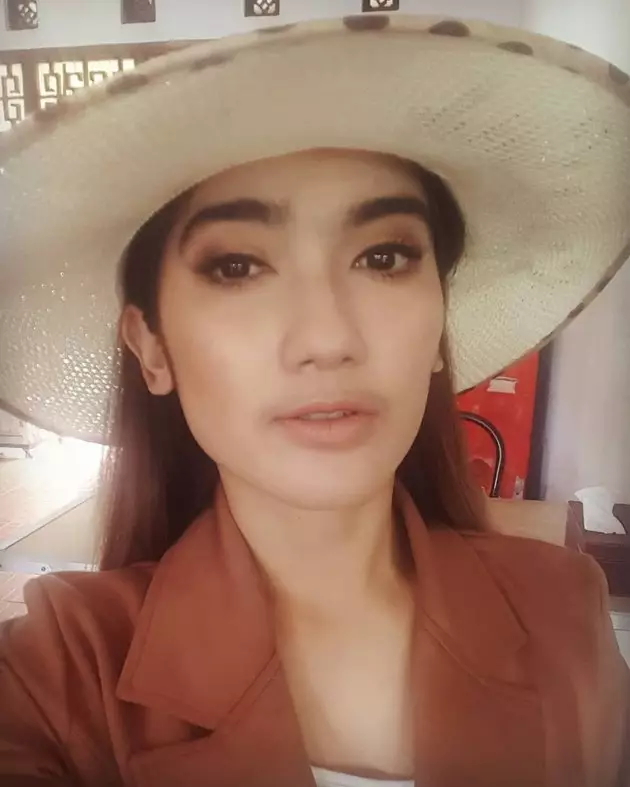 7 Kontroversi Revi Mariska Instagram 7 Kontroversi Revi Mariska Instagram