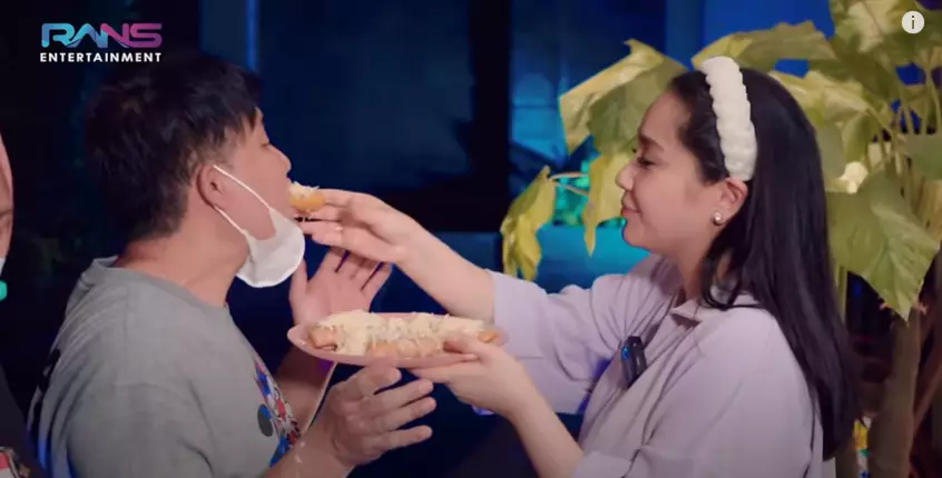 Momen Nagita Slavina masak gorengan YouTube dan Instagram