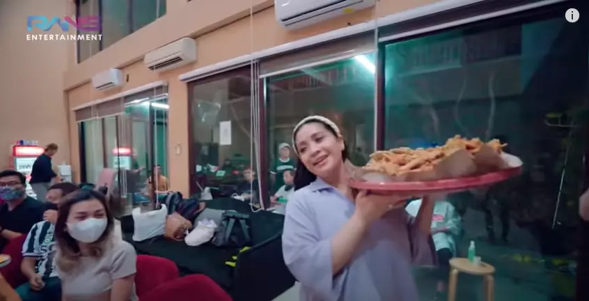 Momen Nagita Slavina masak gorengan YouTube dan Instagram