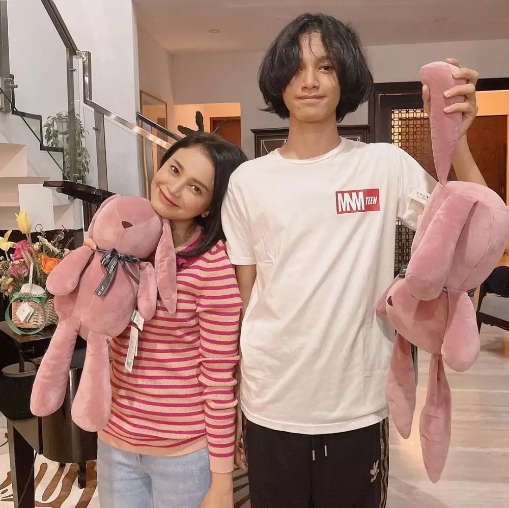 anak rossa gondrong © 2021 Instagram