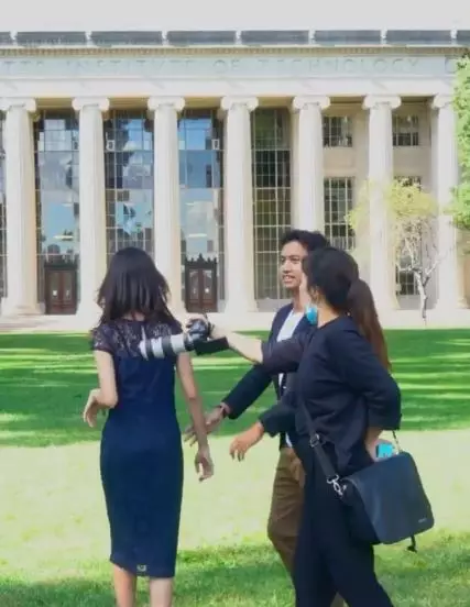 Momen Belva Devara melamar Sabrina © Instagram Momen Belva Devara melamar Sabrina © Instagram