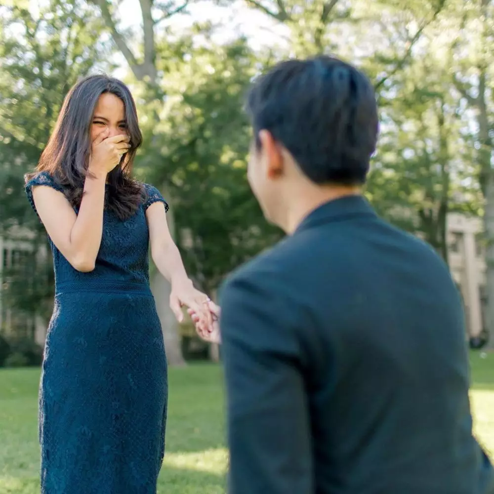 Momen Belva Devara melamar Sabrina © Instagram Momen Belva Devara melamar Sabrina © Instagram