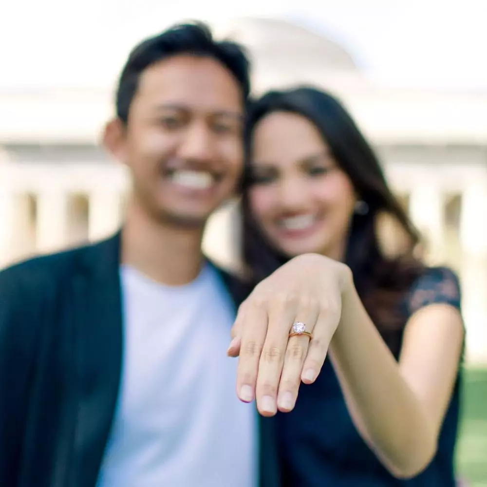 Momen Belva Devara melamar Sabrina © Instagram Momen Belva Devara melamar Sabrina © Instagram