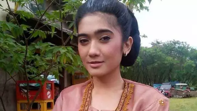 foto lawas Revi Mariska Berbagai sumber  foto lawas Revi Mariska Berbagai sumber