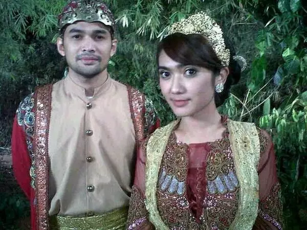 foto lawas Revi Mariska Berbagai sumber  foto lawas Revi Mariska Berbagai sumber