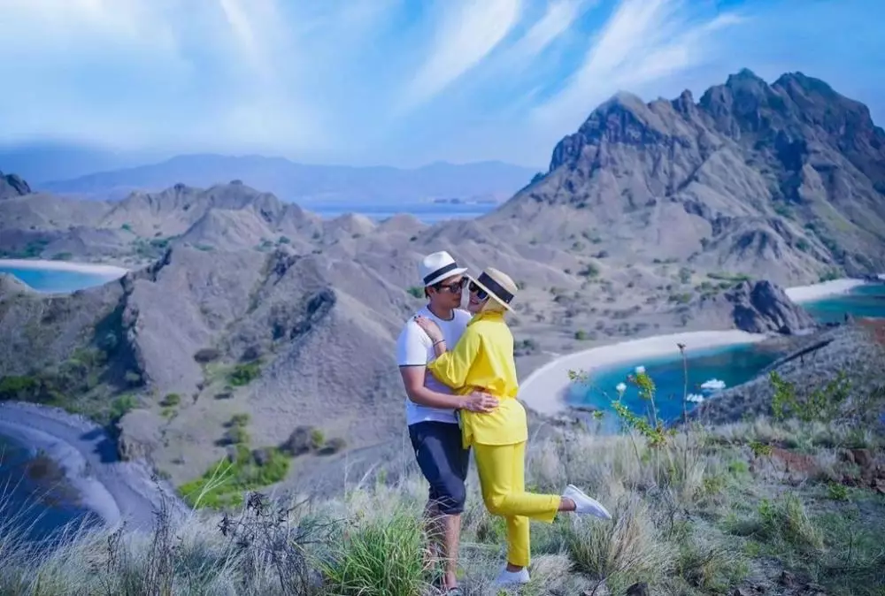 Outfit Syahrini di Labuan Bajo © 2021 brilio.net