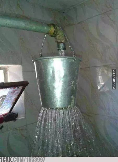 shower di kamar mandi ini konsepnya absurd © 2021 1cak.com