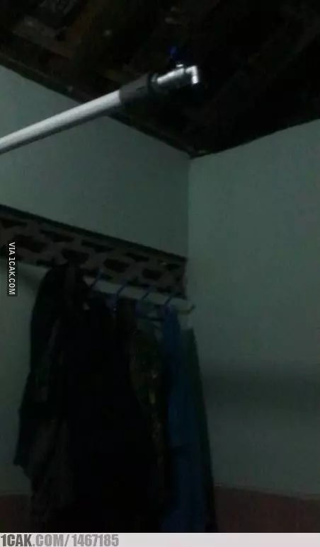 shower di kamar mandi ini konsepnya absurd © 2021 1cak.com
