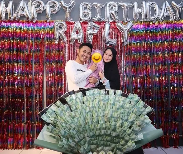 Ega Noviantika hamil anak kedua dari berbagai sumber Ega Noviantika hamil anak kedua dari berbagai sumber