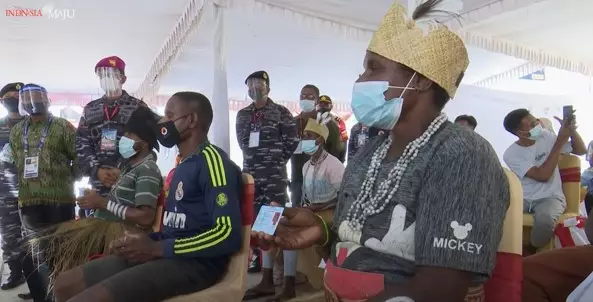 Curhatan warga Asmat kepada Presiden © YouTube Curhatan warga Asmat kepada Presiden © YouTube