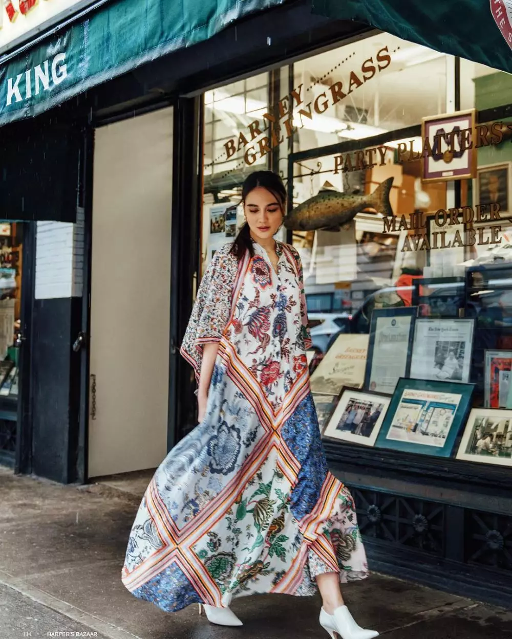 Seleb pakai batik dan boots © 2021 brilio.net