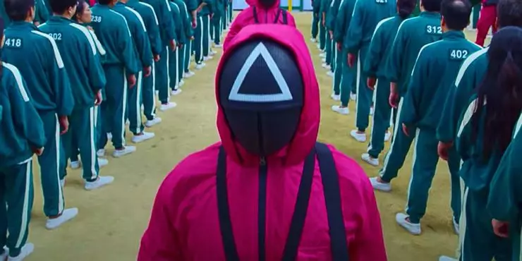 7 Detail unik kostum di serial Squid Game berbagai sumber 7 Detail unik kostum di serial Squid Game berbagai sumber