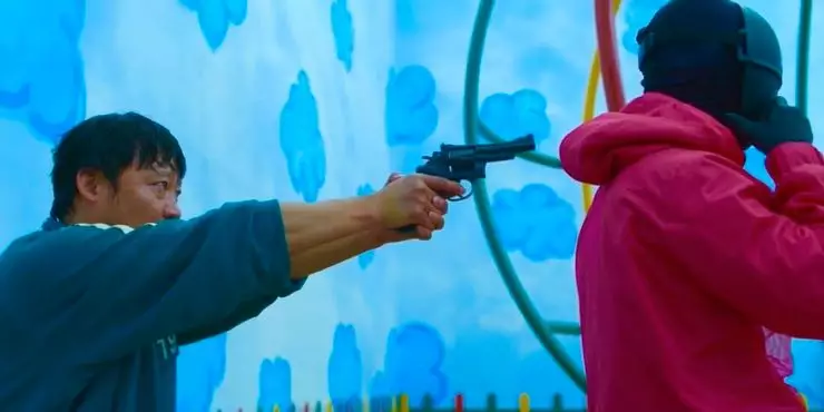 7 Detail unik kostum di serial Squid Game berbagai sumber 7 Detail unik kostum di serial Squid Game berbagai sumber