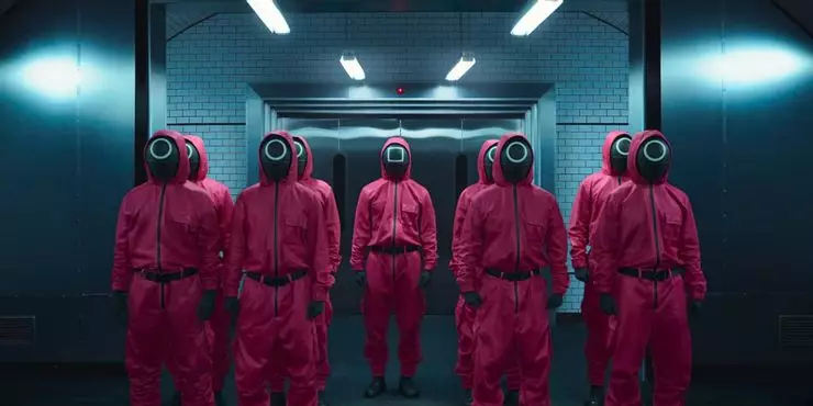 7 Detail unik kostum di serial Squid Game berbagai sumber 7 Detail unik kostum di serial Squid Game berbagai sumber