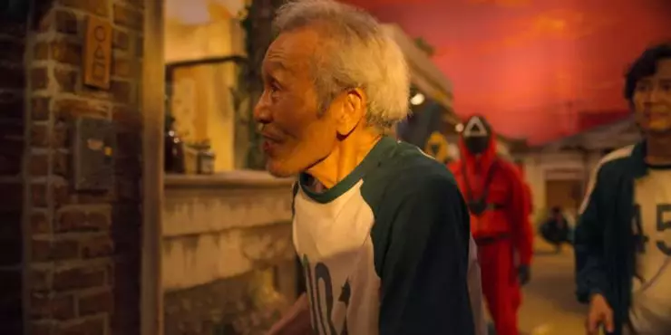 7 Detail unik kostum di serial Squid Game berbagai sumber 7 Detail unik kostum di serial Squid Game berbagai sumber