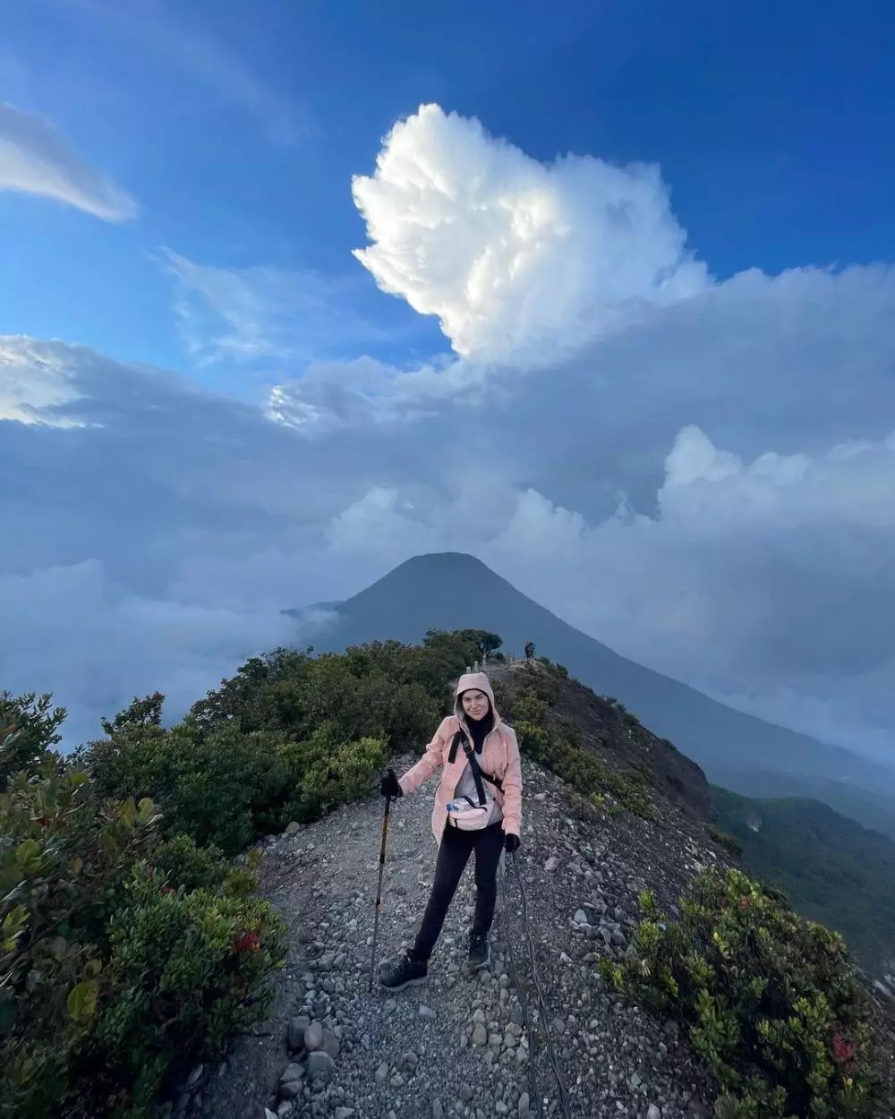 ammar bella naik gunung © 2021 Instagram ammar bella naik gunung © 2021 Instagram
