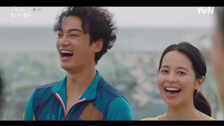 6 Pasangan romantis di Gongjin Hometown Cha-Cha-Cha berbagai sumber