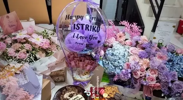 Momen perayaan ultah Umi Kalsum Instagram