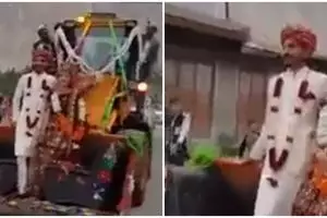 Bukan mobil mewah, pengantin ini naik buldozer yang didesain unik