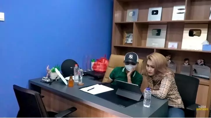 penampakan kantor ruben onsu © YouTube penampakan kantor ruben onsu © YouTube