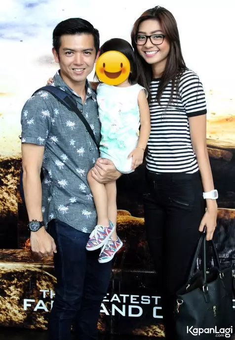 seleb jatuh ke pelukan seorang chef dari berbagai sumber