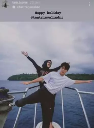 Hasil editan foto Tantri Kotak bareng Kim Seon Ho © berbagai sumber Hasil editan foto Tantri Kotak bareng Kim Seon Ho © berbagai sumber