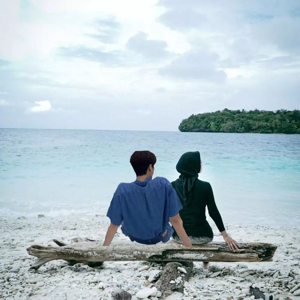 Hasil editan foto Tantri Kotak bareng Kim Seon Ho © berbagai sumber Hasil editan foto Tantri Kotak bareng Kim Seon Ho © berbagai sumber